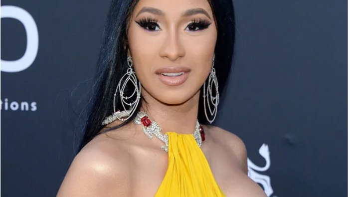 Cardi B. makyajsız haliyle görenleri şaşırttı