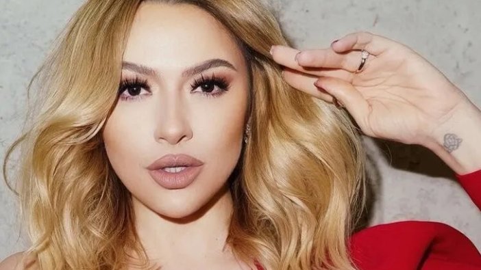 Hadise 2022'ye böyle veda etti! Yarı çıplak pozu yürek hoplattı