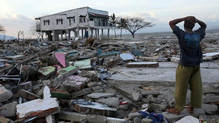 7.7 büyüklüğünde deprem! Tsunami uyarısı yapıldı