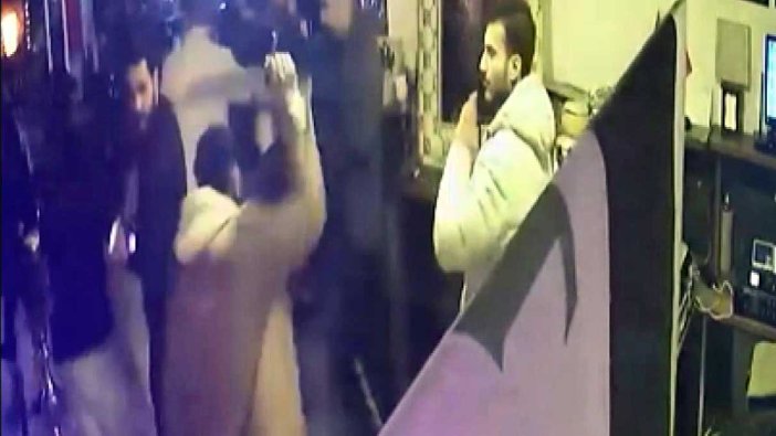 Restoran müdürüne palalı bıçaklı saldırı: Ortalık savaş alanı döndü!