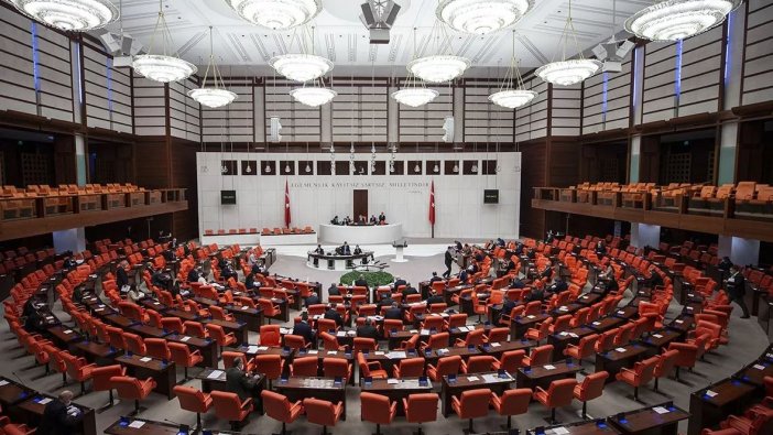 Kritik görüşme: Başörtüsü teklifi için komisyon toplandı!