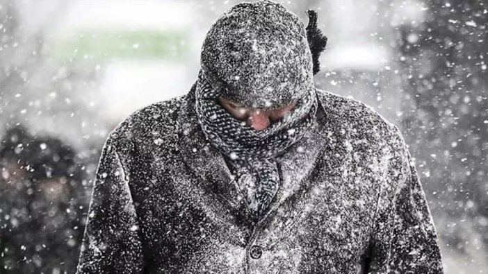 Atkı ve bereleri hazırlayın: Meteoroloji İstanbul'a kar yağışı için saat verdi