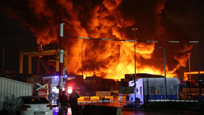 Deprem sonrası İskenderun Limanı'nda yangın paniği!