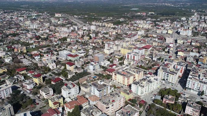 Depremde tek bir binanın bile yıkılmadığı Erzin Belediye Başkanı:  Kaçak yapıya izin vermedik!