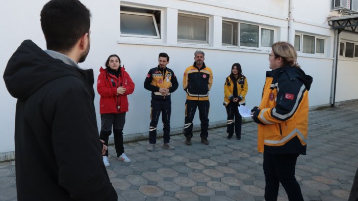 119 gönüllü sağlıkçı deprem bölgesine gitti