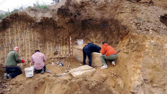 Afyonkarahisar'da temel kazısında lahit bulundu