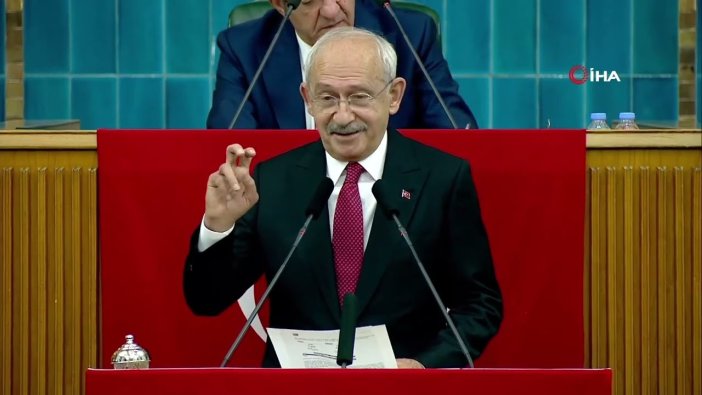 Veda konuşmasında dikkat çeken detay: Sosyal medya Kılıçdaroğlu'nun elindeki bu kağıdı konuşuyor!