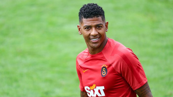 Galatasaray, Van Aanholt'u PSV'ye kiraladı