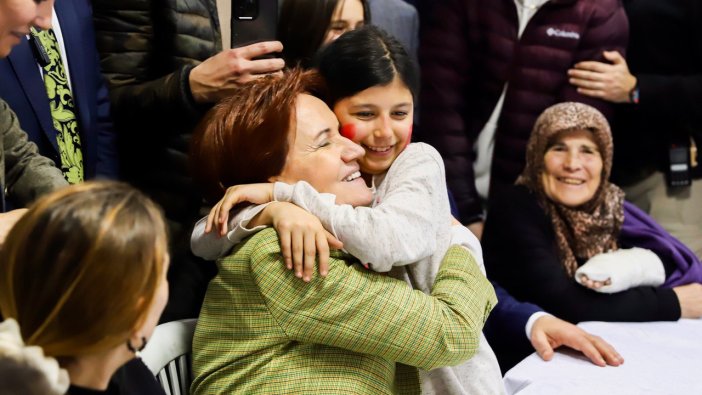 Akşener, depremzedeleri ziyaret etti: Her daim bir ve beraber olmaya devam edeceğiz!