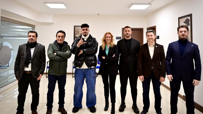 Ünlü rapçi Lvbel C5'ten Memleket Partisi'ne ziyaret