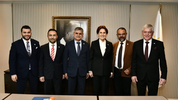Manisa'da 3 önemli isim İYİ Parti'ye katıldı: Rozetlerini Akşener taktı