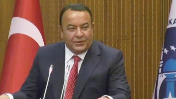 İYİ Partili isim istifa etti! Meclis önünde toplananlar alkışlarla uğurladı