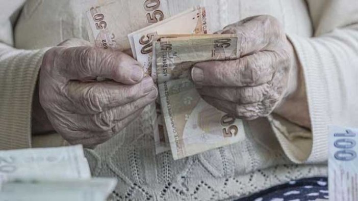 Maaşları hala bağlanamayan milyonlarca emekli merak ediyor! EYT'liler bayram ikramiyesi alabilecek mi?