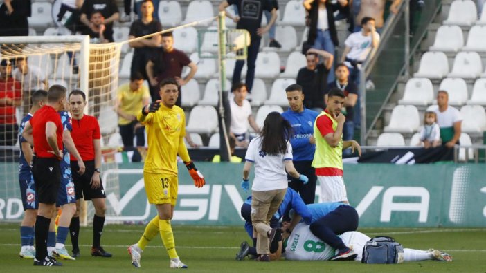 Cordoba futbolcusu kalp krizi geçirdi maça devam etmek istedi