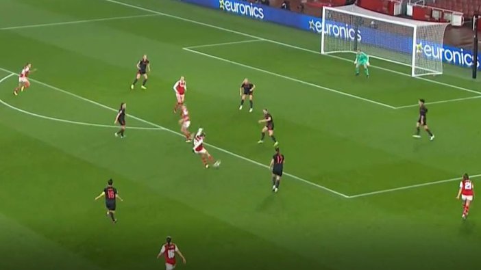 Arsenal'in kadın futbol takımından erkeklere ders niteliğinde gol