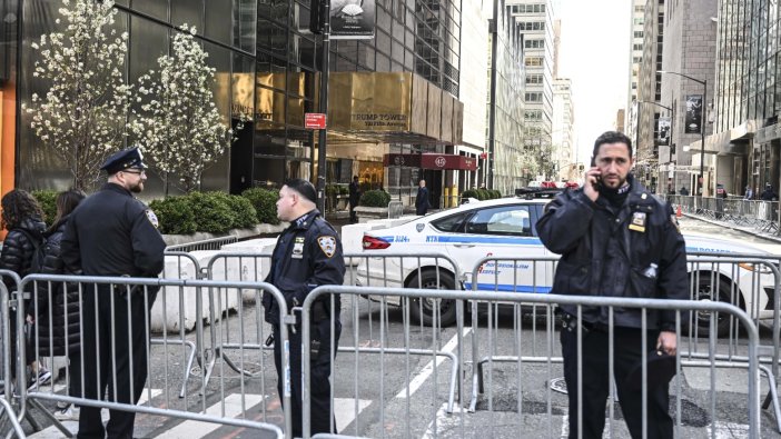 Trump Tower'ın etrafı bariyerlerle çevrildi: Tarihi duruşma yarın