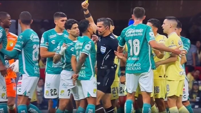 Xavi 'inanmak mümkün değil!' diyerek paylaştı: Meksikalı hakem oyuncuya vurdu