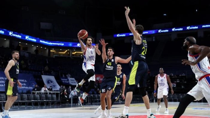 Fenerbahçe-Anadolu Efes maçında olay çıktı