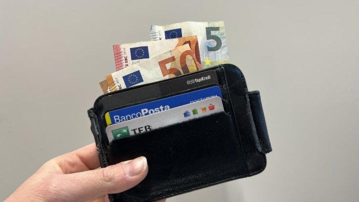 İlk iş gününde arkadaşlarını soydu!