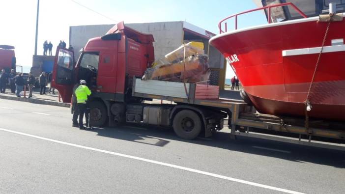 Beykoz önlerinde arızalanan tekne kurtarıldı