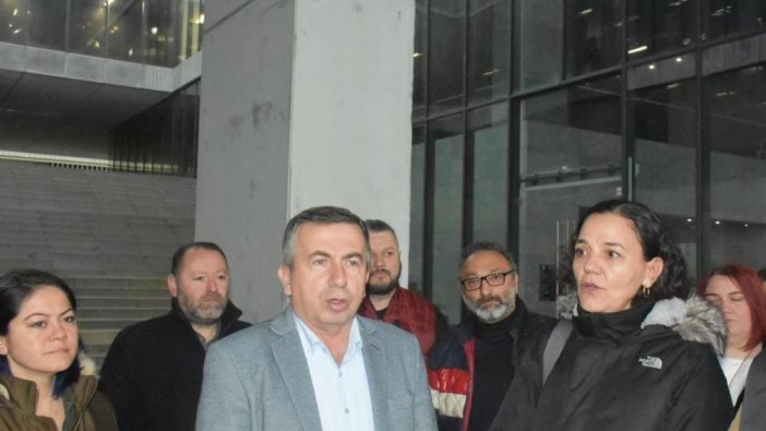 Gazetecilerden belediyeye abonelik protestosu