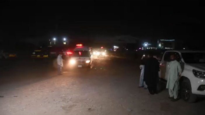 Pakistan'da fabrikada yangın: 4 ölü, 13 yaralı