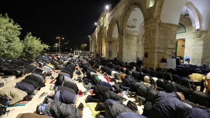 Mescid-i Aksa'da 200 bin Müslüman teravih kıldı