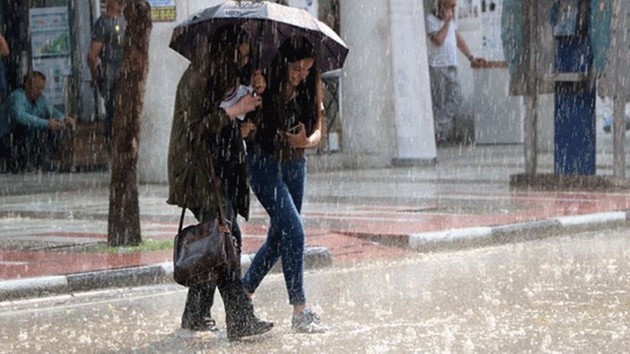 Meteoroloji saat verdi: Sağanak o illeri esir alacak!