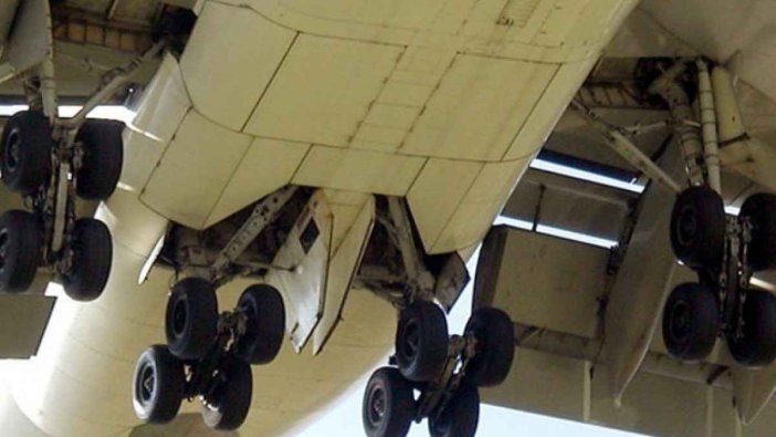 Kanada'dan Amsterdam'a gelen yolcu uçağının iniş takımlarında ceset bulundu