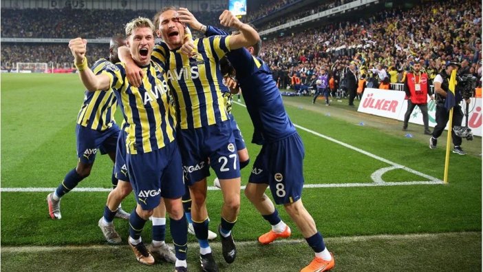 Fenerbahçe yine geriden gelip Başakşehir'i devirdi