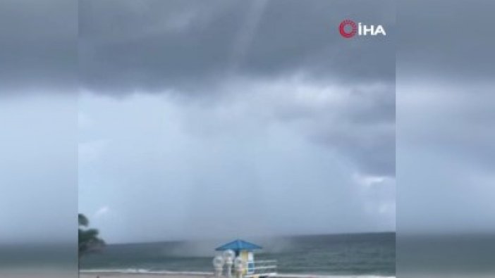 Florida’da plaja doğru ilerleyen su hortumu korkuttu