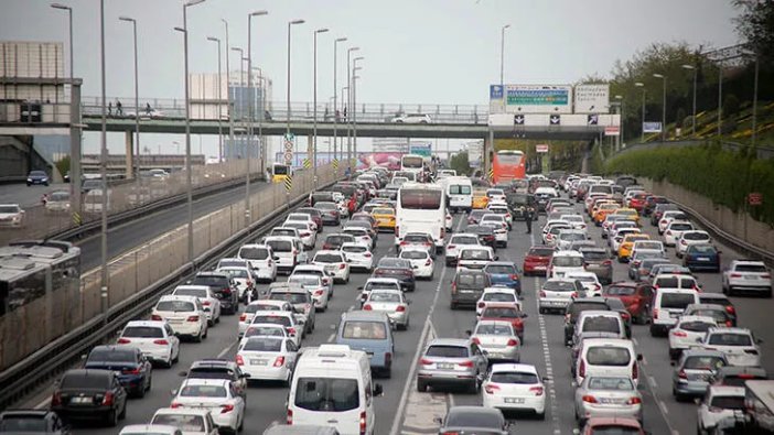 İstanbul'da bayram yoğunluğu: Trafik durma noktasında