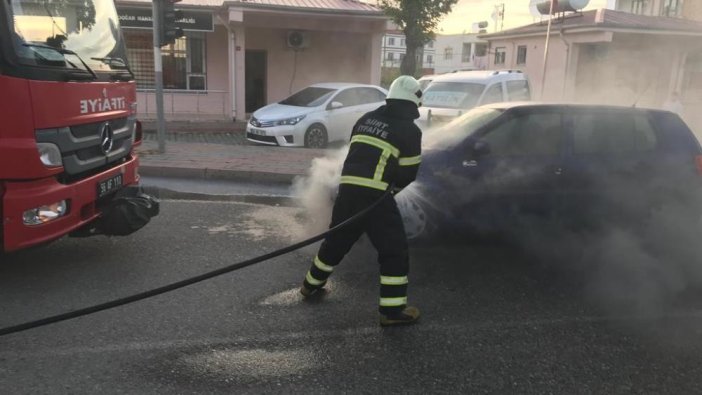 Seyir halindeki otomobil birden alevler içinde kaldı