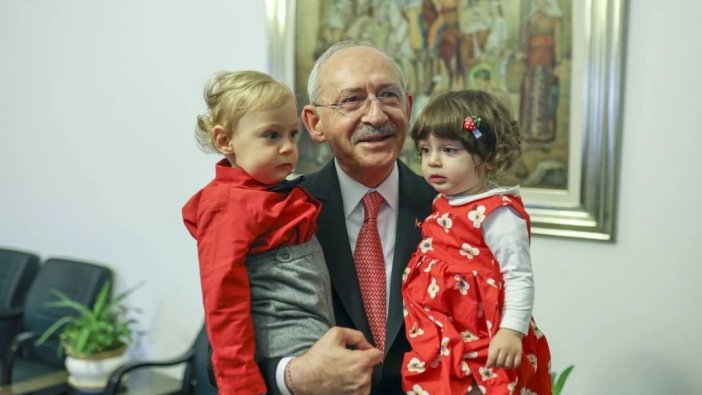 Kılıçdaroğlu, ikiz torunları ile 23 Nisan’ı kutladı!