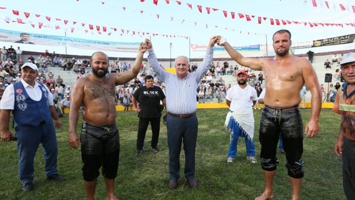 7. Hersek Yağlı Güreşleri'nde Hüseyin Gümüşalan altın kemeri kazandı