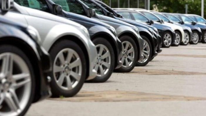Araba alacak herkesi ilgilendiriyor! Otomobile döviz kuru zammı