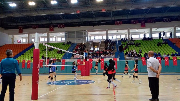 Elazığ'ın ev sahipliğinde voleybol grup müsabakaları başladı