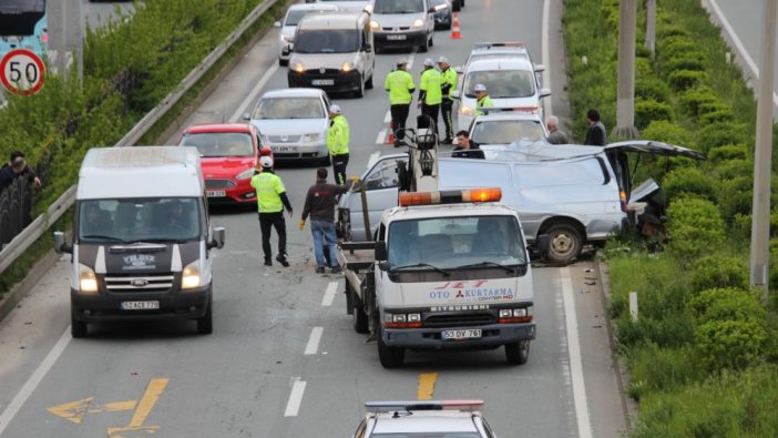 TIR'a çarpan panelvan hurdaya döndü: 1 yaralı