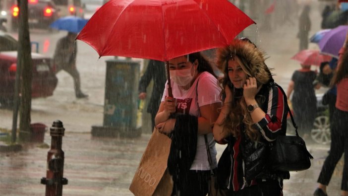 Sağanak yağış yurdu etkisi altına aldı! Meteoroloji'den 22 ile uyarı