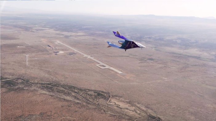 Virgin Galactic’in uzay aracı test uçuşundan başarı ile geçti