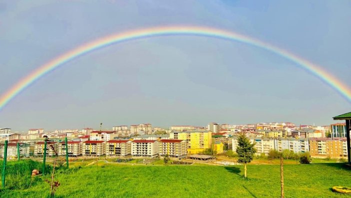 Muş'ta ortaya çıkan gökkuşağı hayran bıraktı