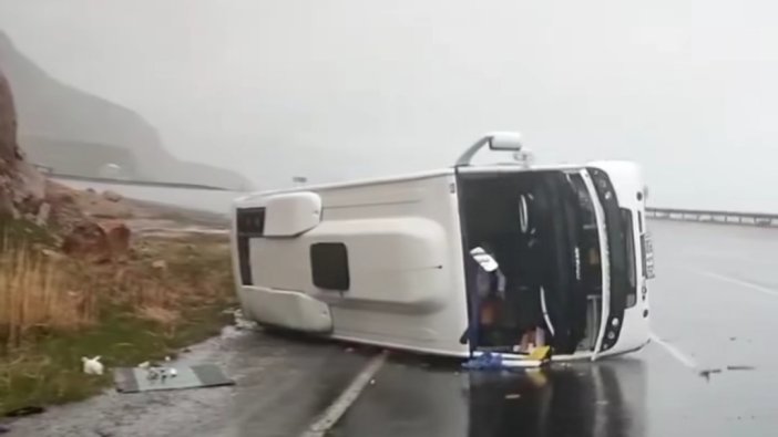 Van’da trafik kazası: 16 yaralı