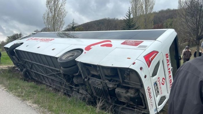 Bilecik'te yolcu otobüsü devrildi: 12 yaralı