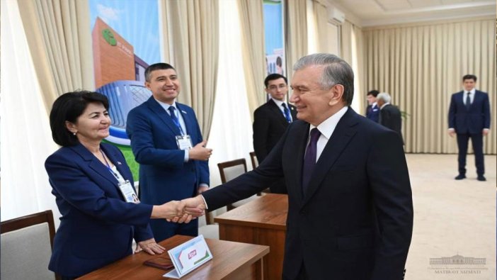 Özbekistan’da halk, anayasa değişikliği için sandık başında