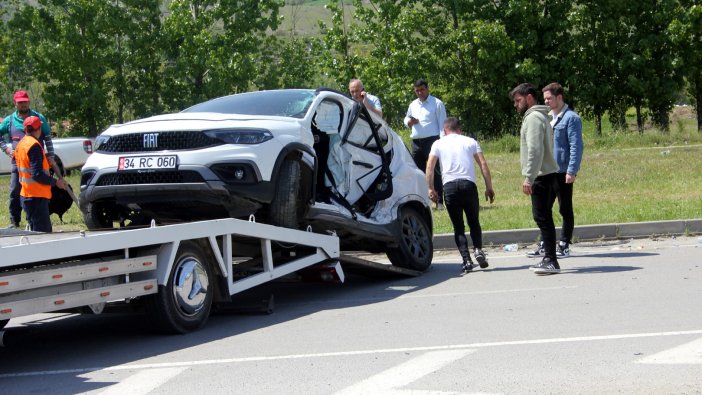 Tokatta minibüsü ile otomobil çarpıştı: Çok sayıda yaralı var!