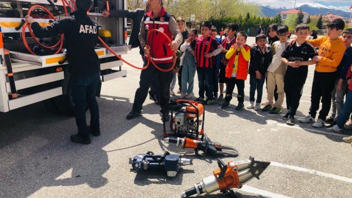 Afet farkındalık eğitimleri devam ediyor