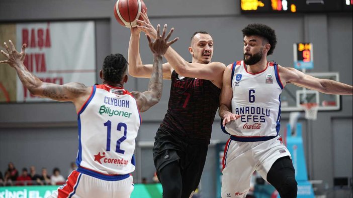 Anadolu Efes Antep’i 100’leyerek geçti