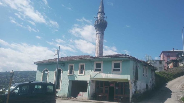 AKP'li belediye İsmet İnönü döneminde yapılan camiyi yıkacak