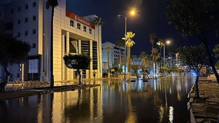 İskenderun'da lodos hayatı olumsuz etkiledi