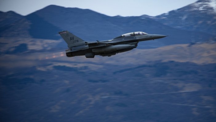 Güney Kore'de ABD'nin F-16 savaş uçağı düştü